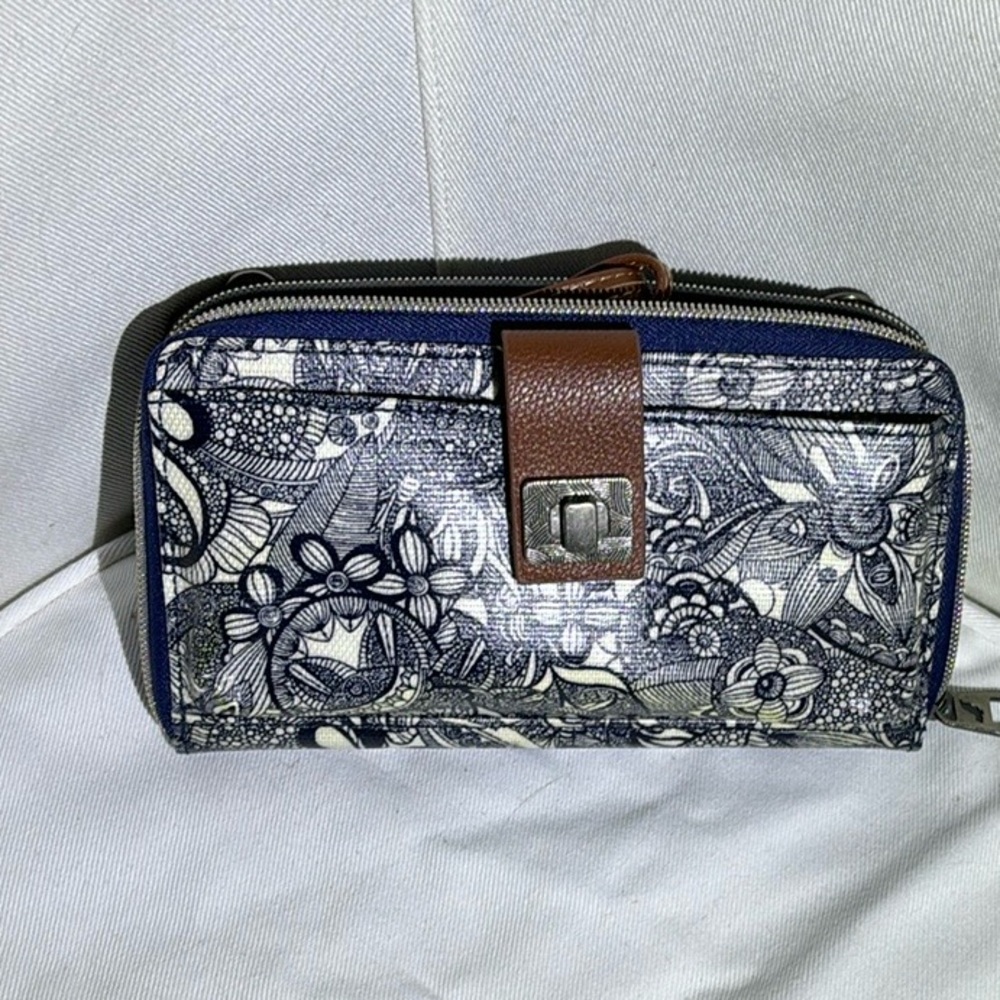 Sakroots Circle Spirit Desert crossbody/wristlet Wallet 8 x 4 x 1.5 EUC